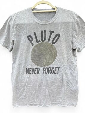 Pluto Never Forget Graphic Short Sleeve Tee - Light Gray